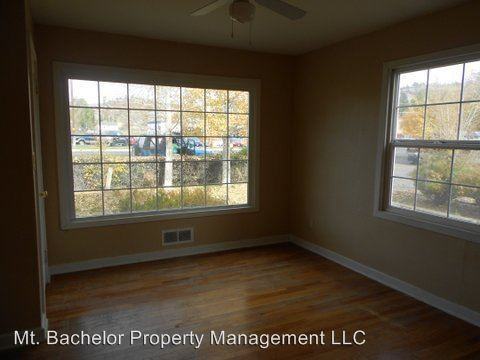 2214 NE 3rd St - Photo 2 of 8