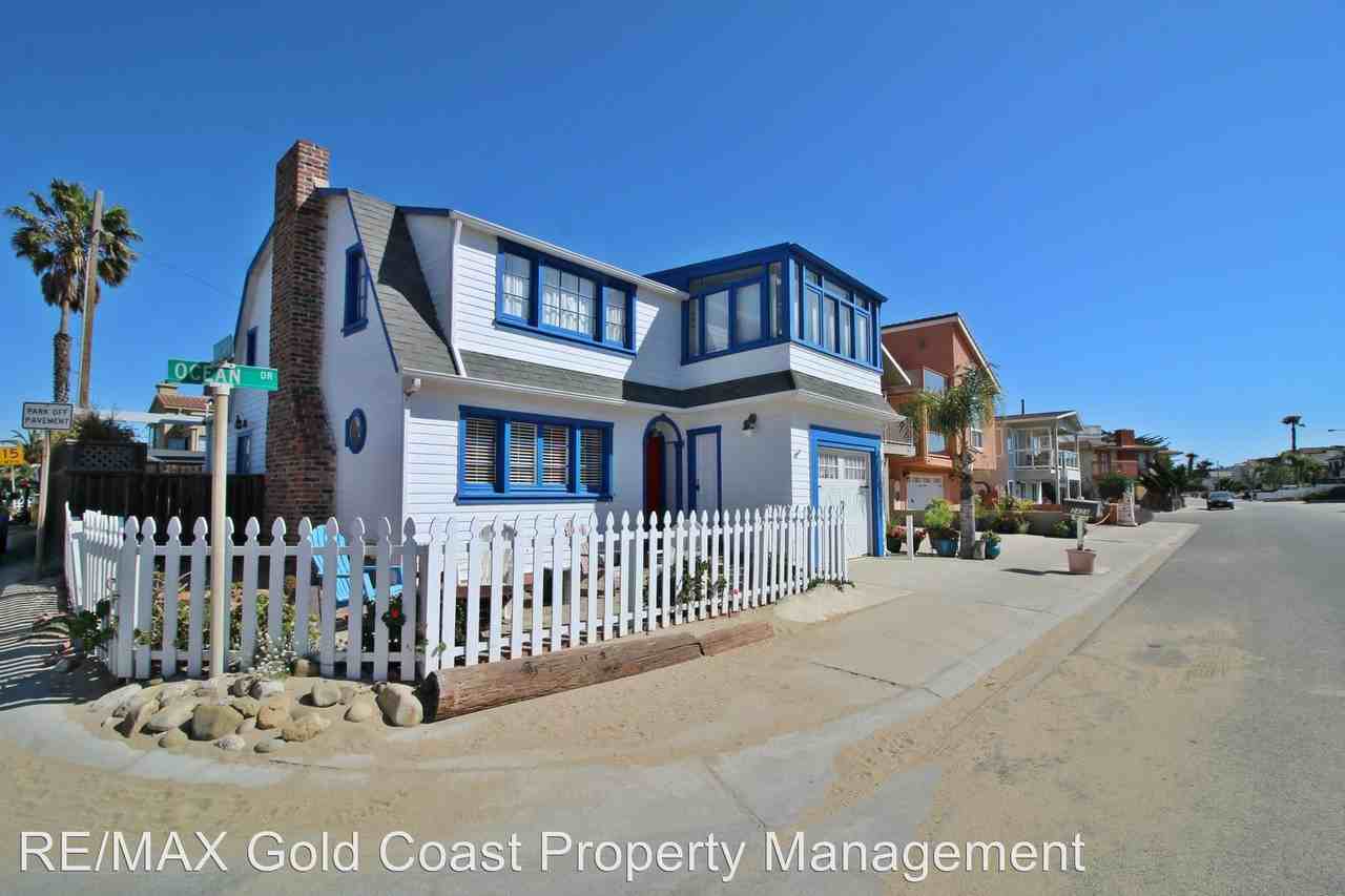 2424 Ocean Dr - Photo 3 of 26