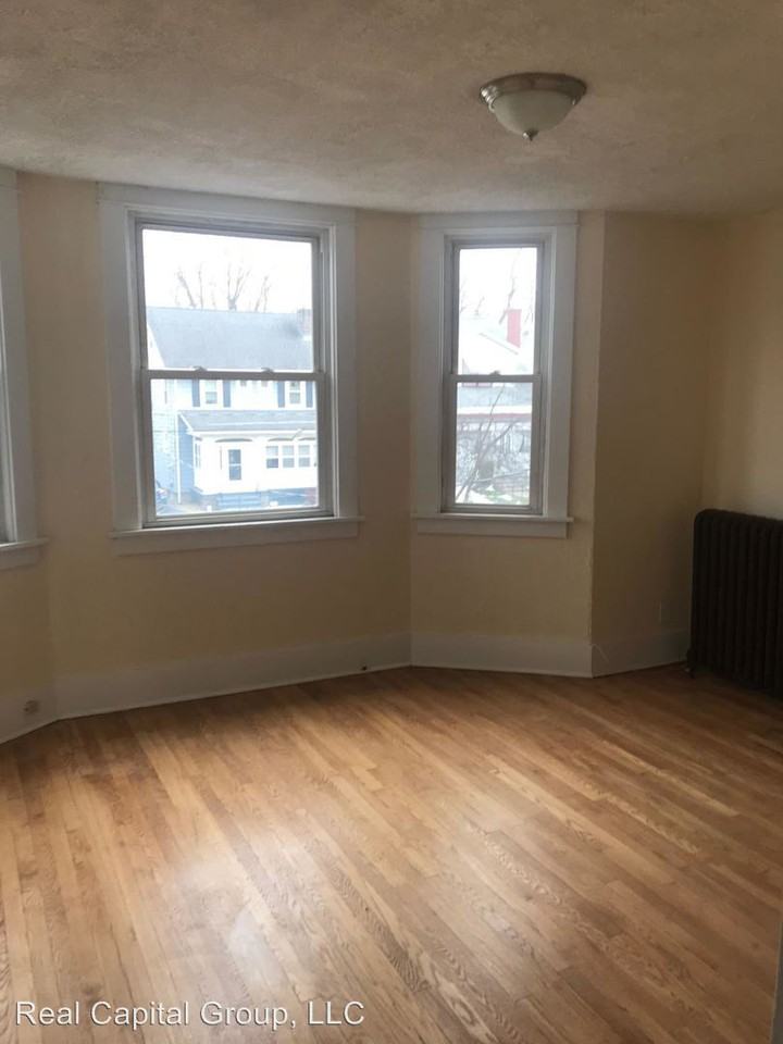 71 Hollywood Ave - Photo 3 of 9