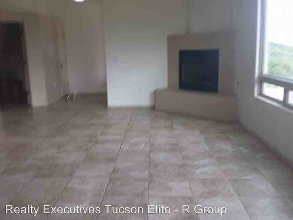 577 Mulberry Corte - Photo 3 of 8