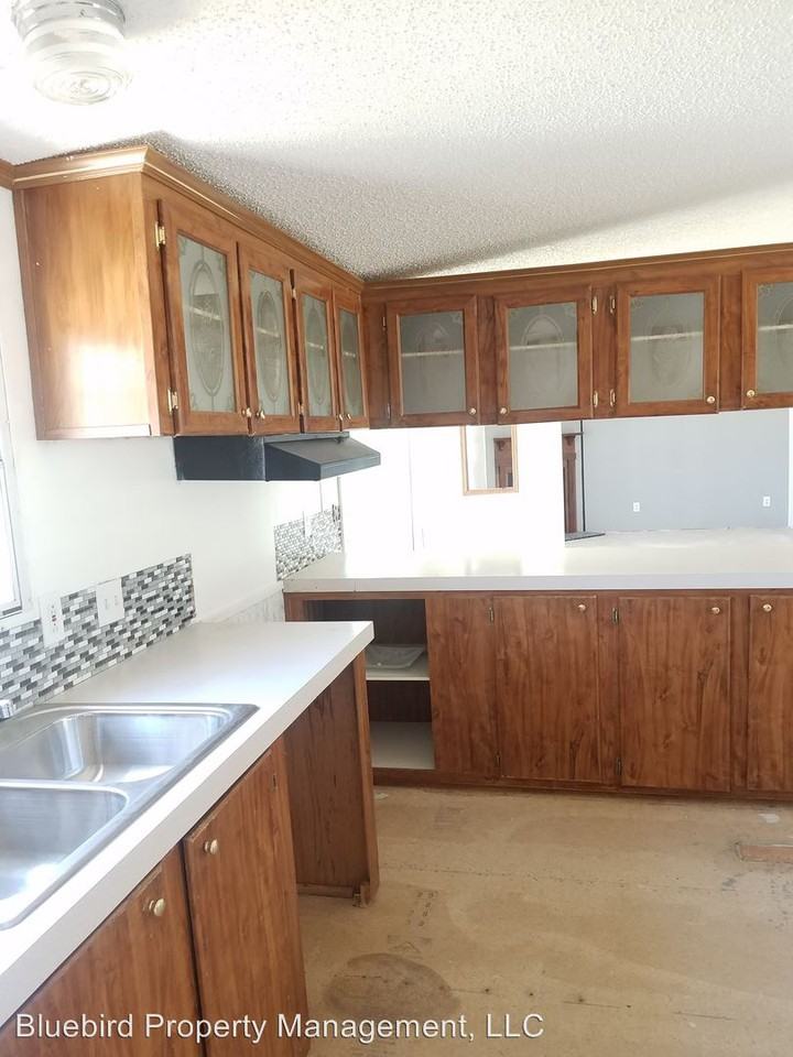 177 Glencrest Dr - Photo 3 of 11