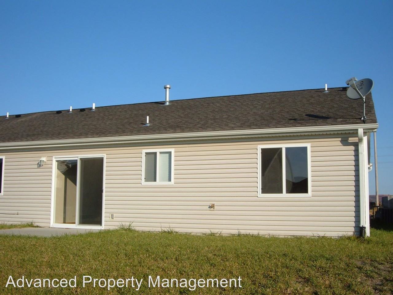 2921 Brookville Dr - Photo 3 of 15