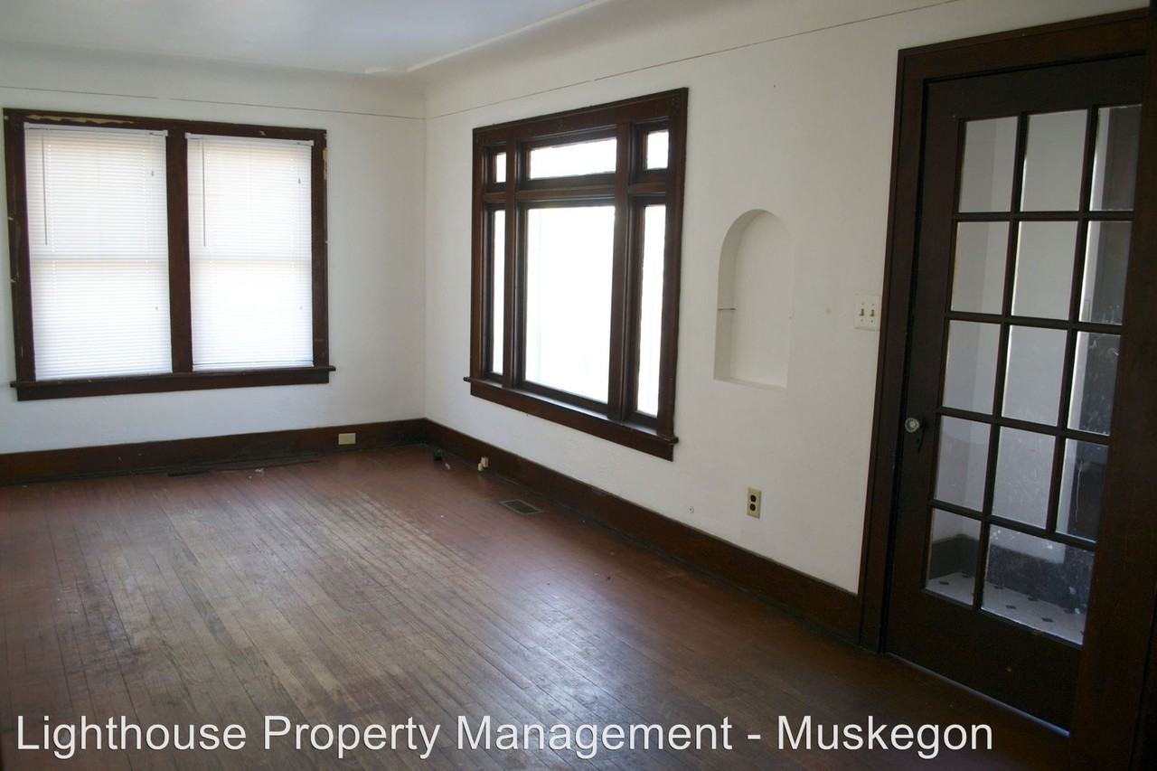 1029 Wood Street - Photo 2 of 13
