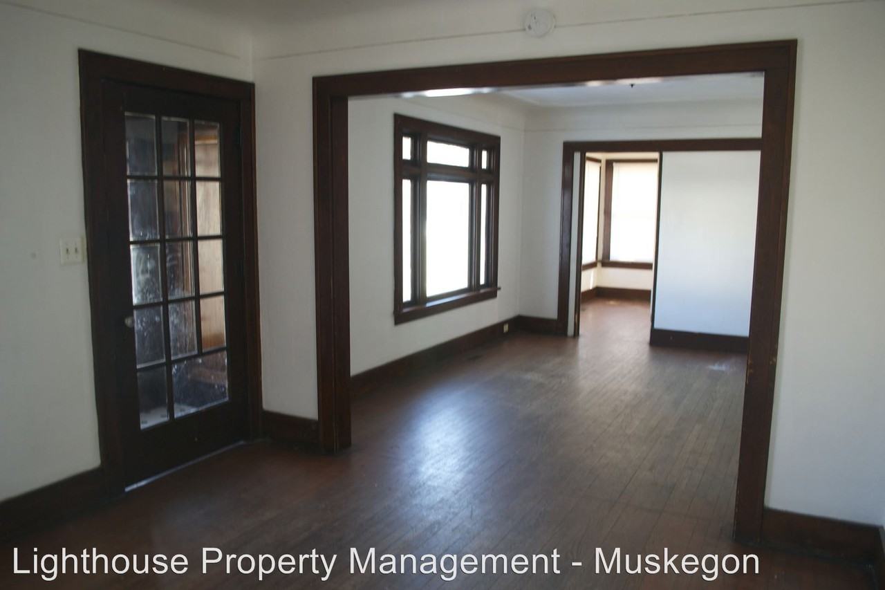 1029 Wood Street - Photo 3 of 13