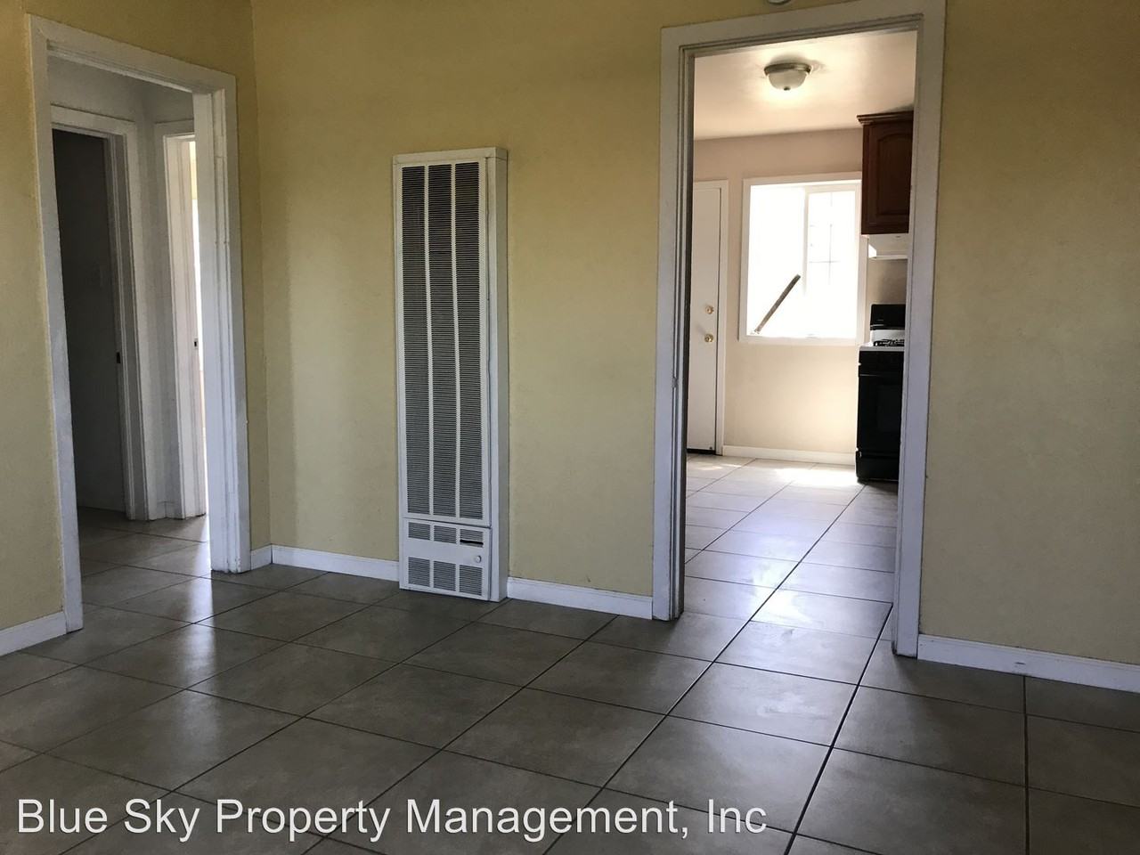 1424 N Bridge St - Photo 2 of 9