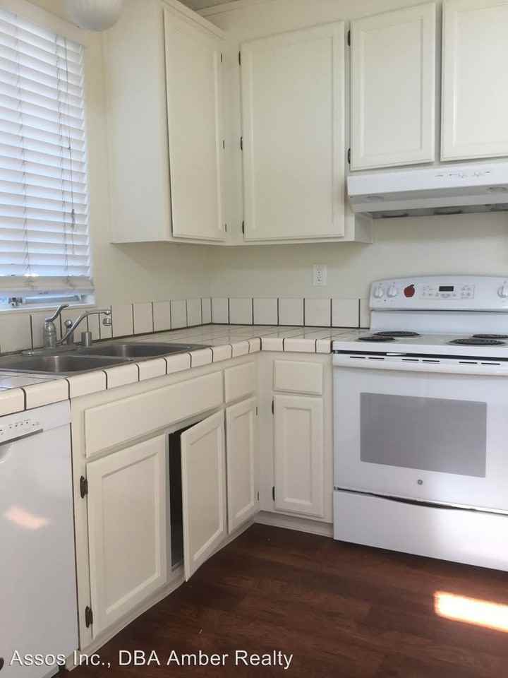 5824 Southview Dr - Photo 3 of 8