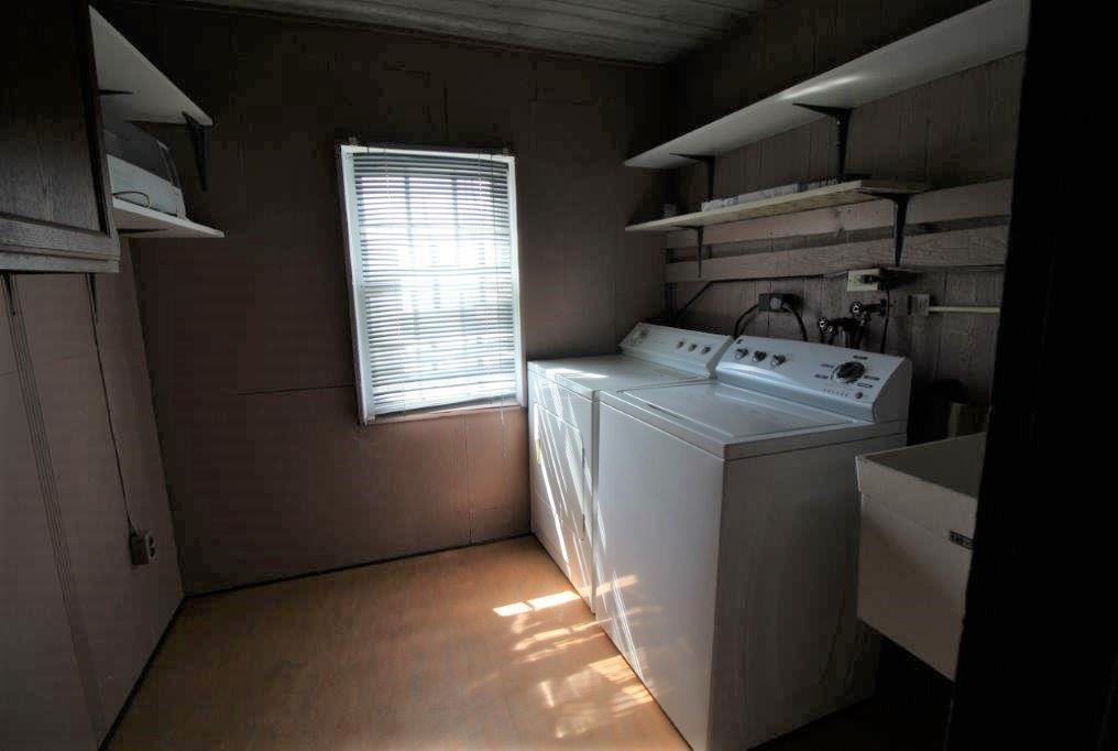 358 E Jackson St - Photo 3 of 9