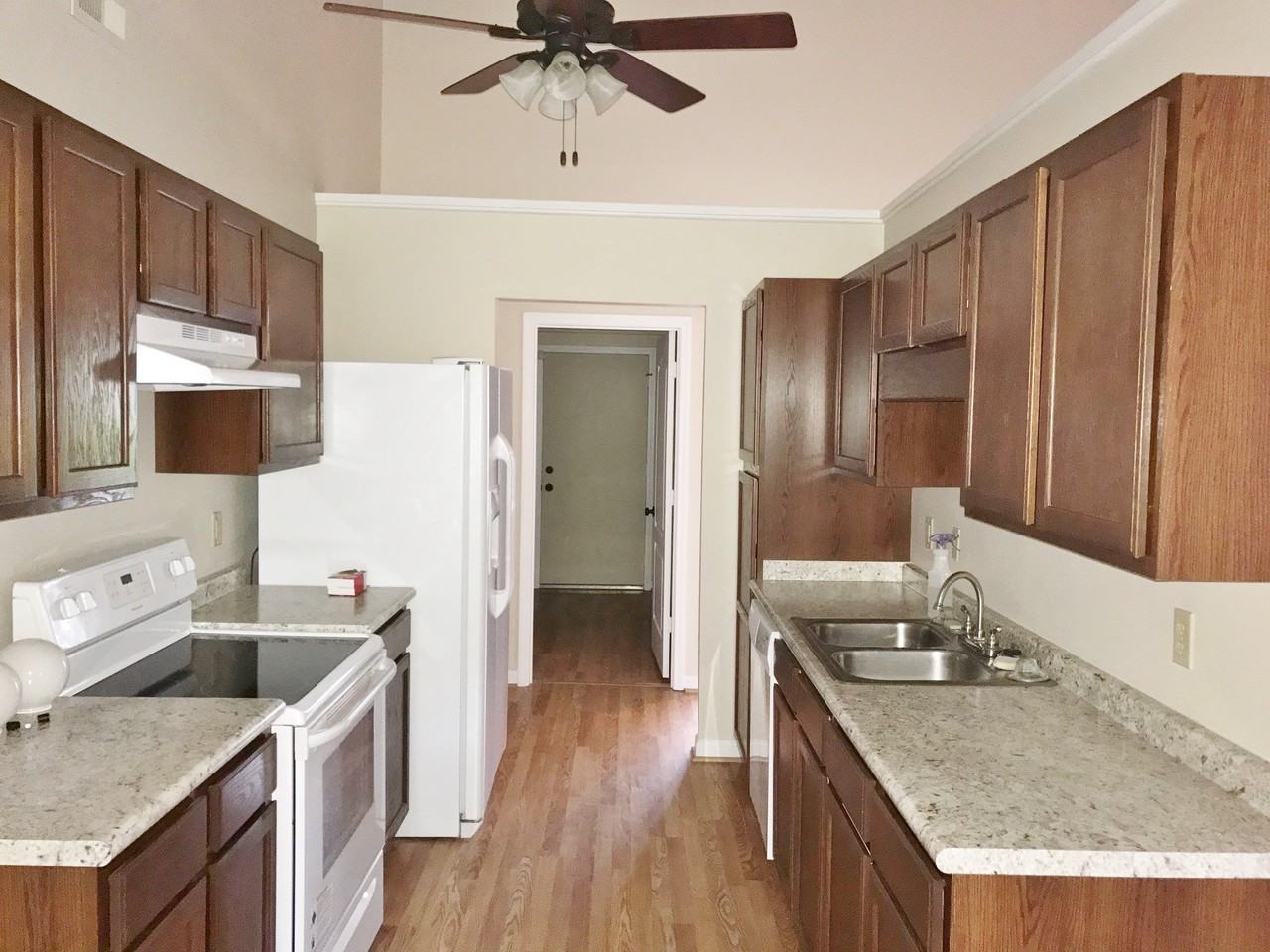 3033 Deerhaven Dr N - Photo 2 of 9