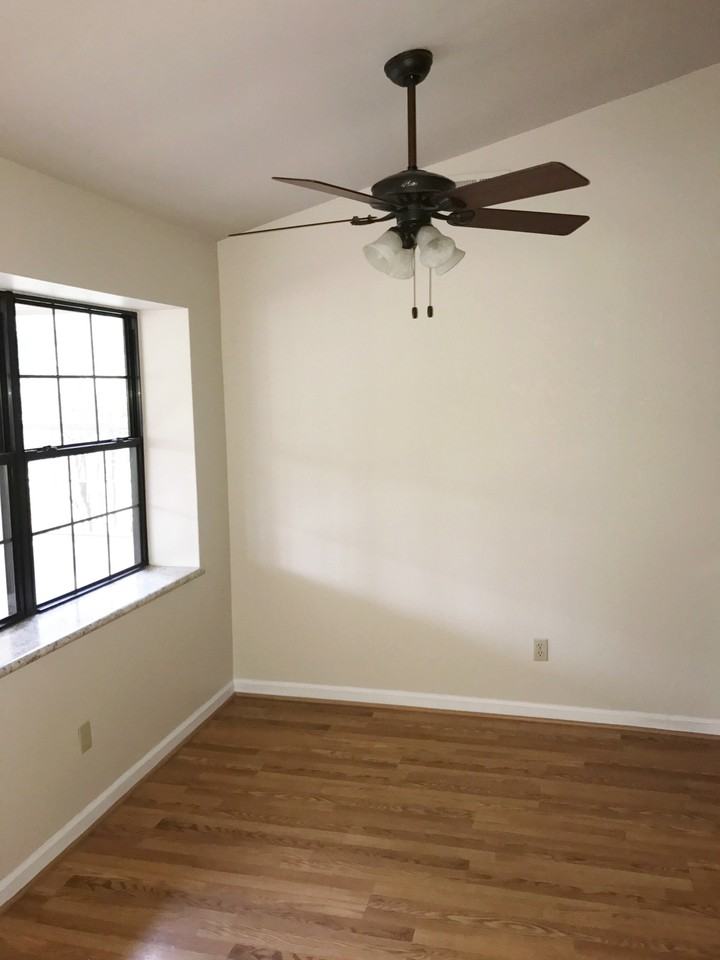 3033 Deerhaven Dr N - Photo 3 of 9