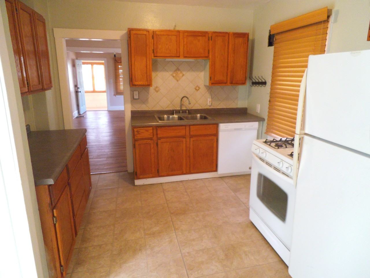 1519 Price St - Photo 3 of 12