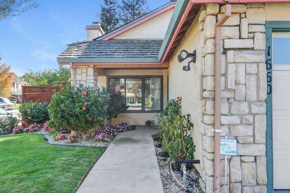 1660 Horse Shoe Loop - Photo 2 of 10