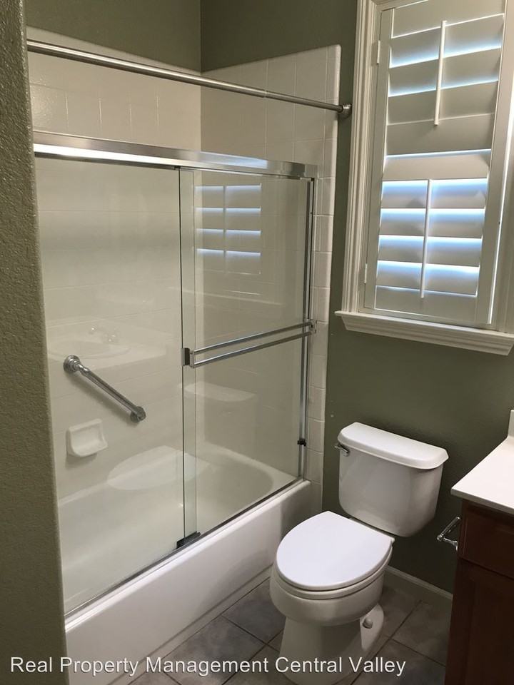 243 John Kamps Way - Photo 2 of 38
