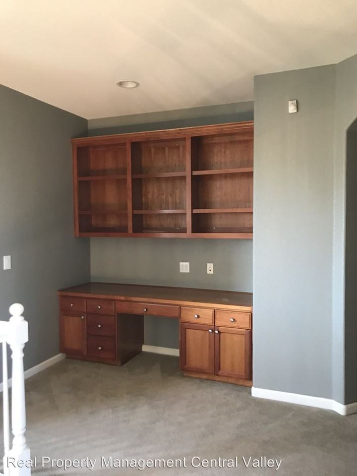243 John Kamps Way - Photo 3 of 38