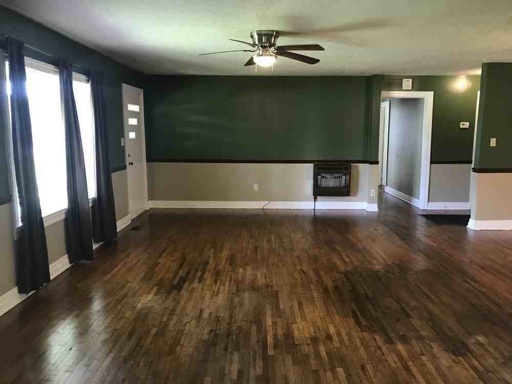 1141 E College St - Photo 3 of 25