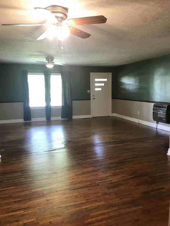 1141 E College St - Photo 2 of 25