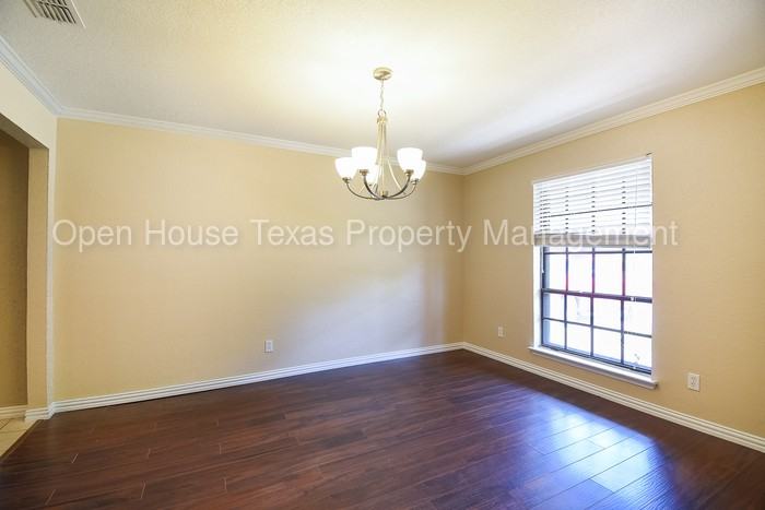 2925 Beachtree Ln - Photo 2 of 23