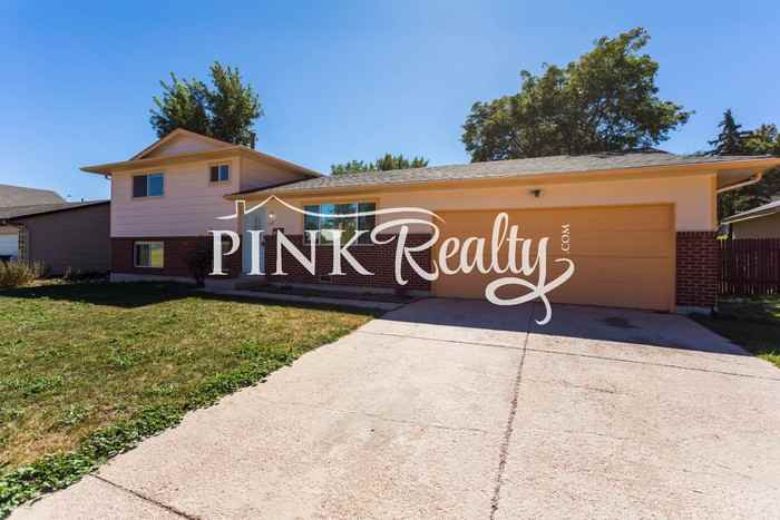 1307 Saratoga Dr - Photo 2 of 36