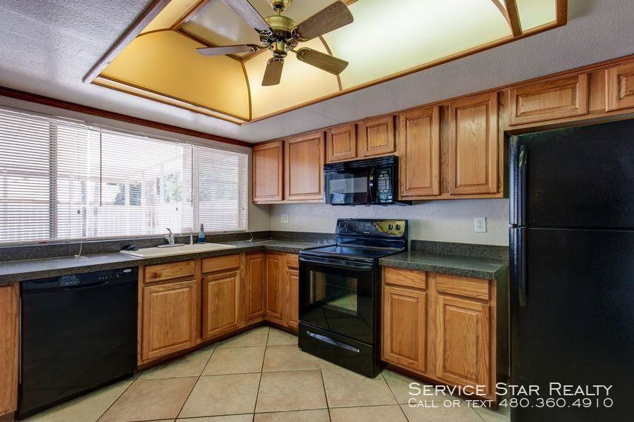 11215 N 41st Dr - Photo 2 of 17