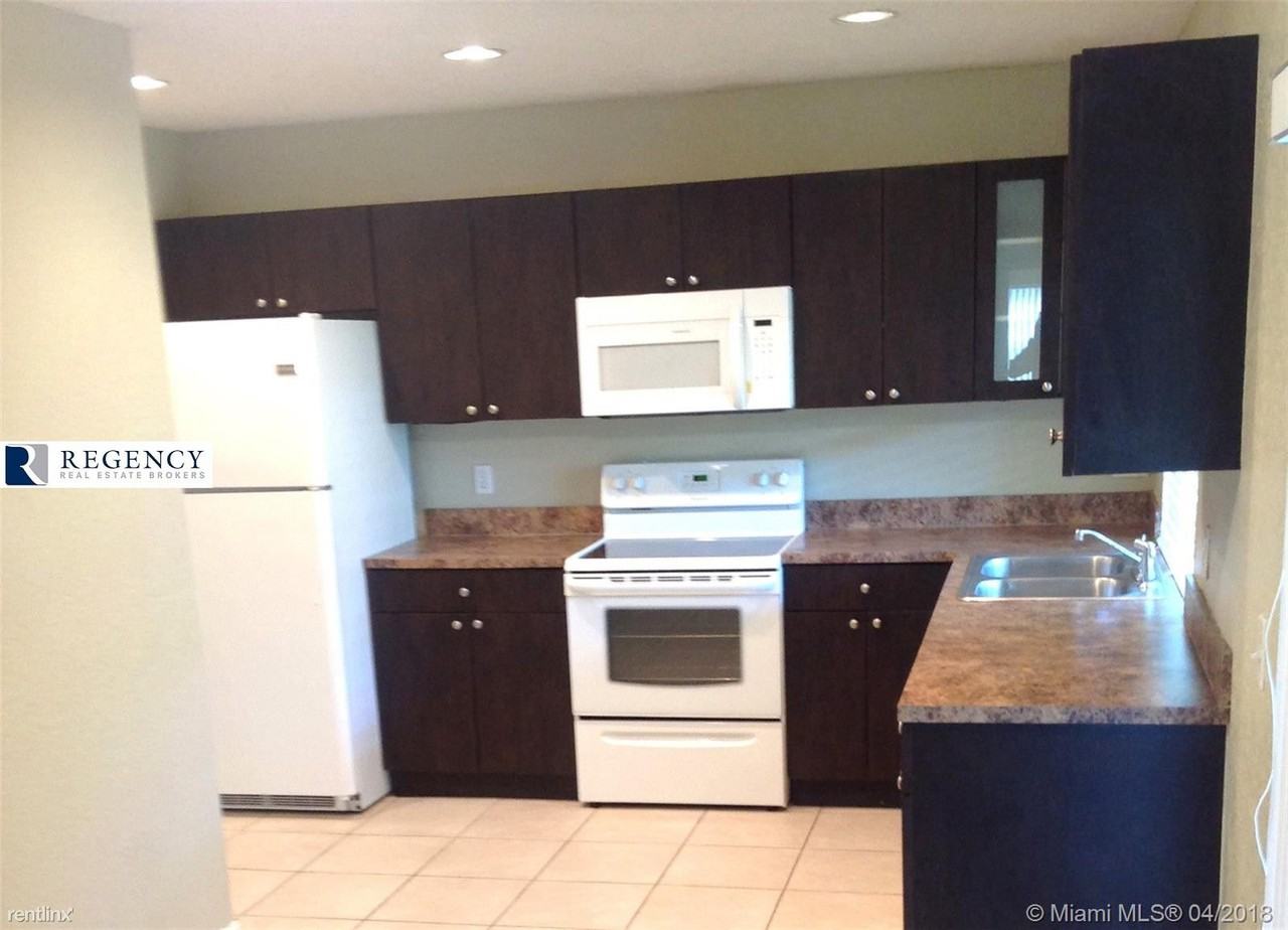 11578 NW 39th Pl - Photo 2 of 9