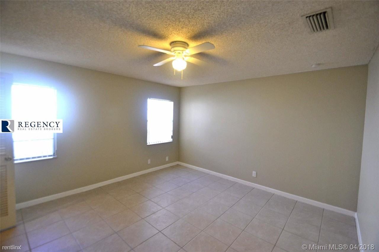 11578 NW 39th Pl - Photo 3 of 9