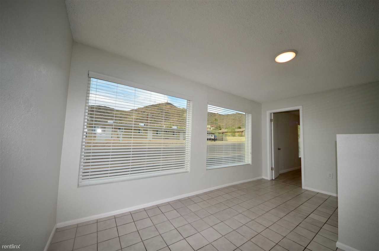 10845 N 15th Ave - Photo 2 of 12