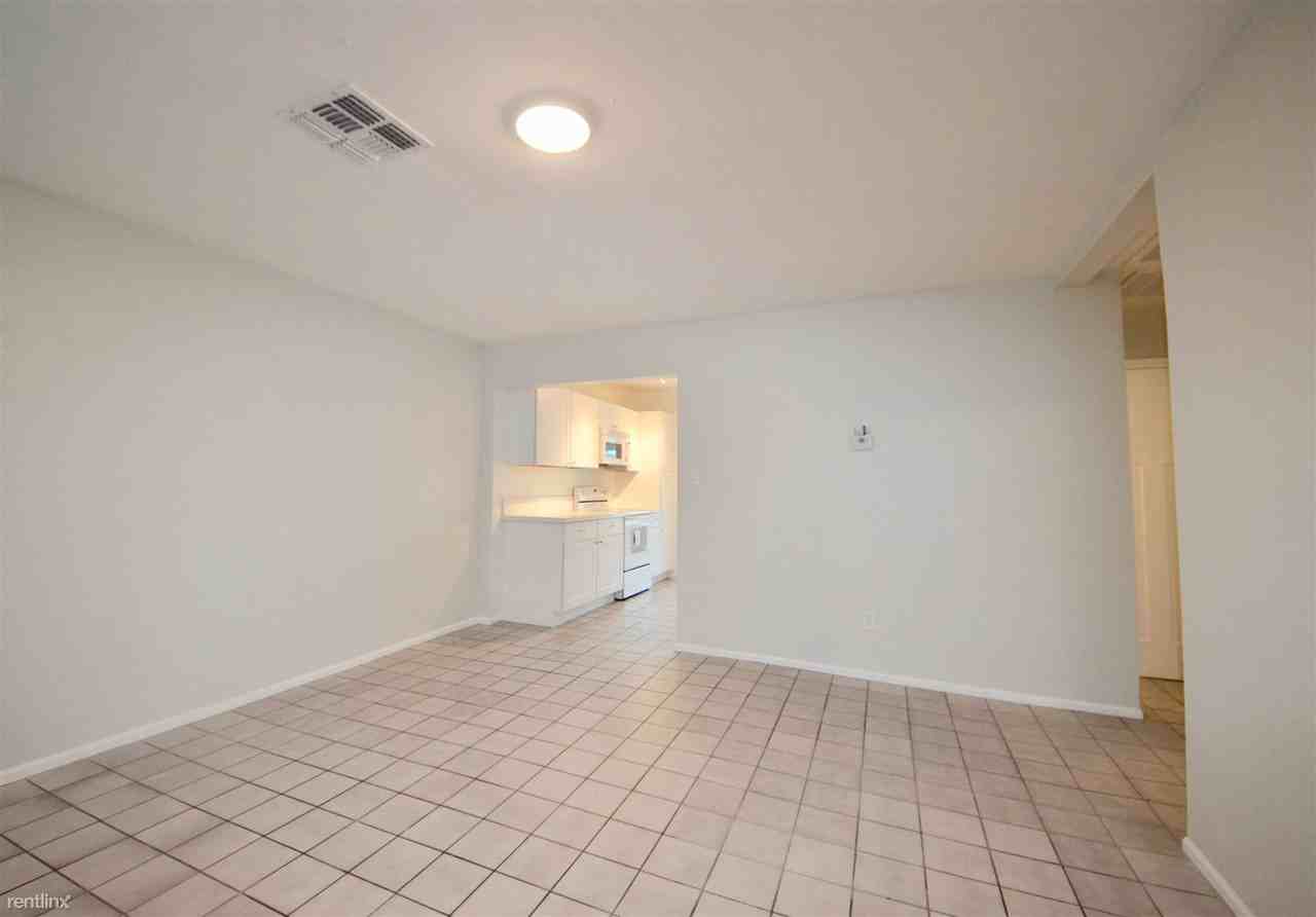 10845 N 15th Ave - Photo 3 of 12