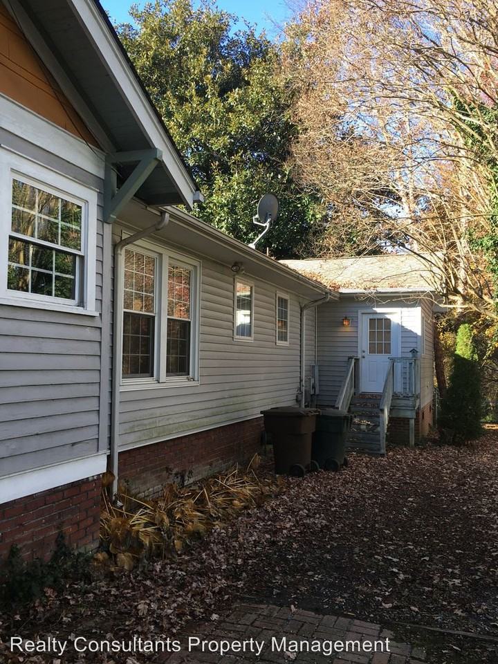 408 S Elam Ave - Photo 3 of 17