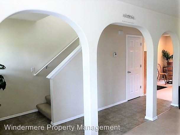 3541 SE Midvale Drive - Photo 3 of 10