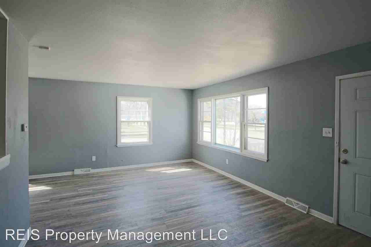 1849 W Villard Ave - Photo 3 of 15