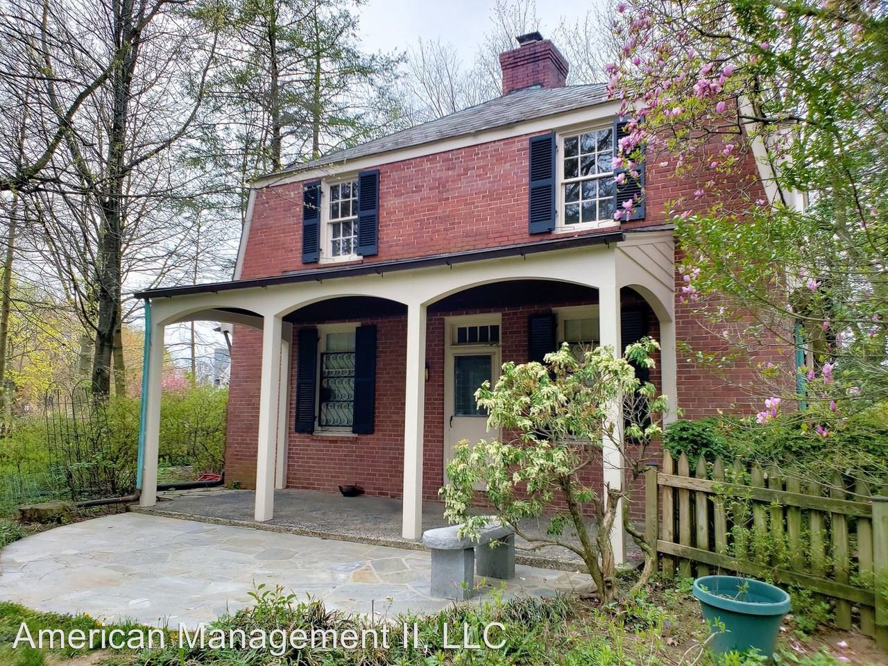 319 Suffolk Rd - Photo 2 of 13