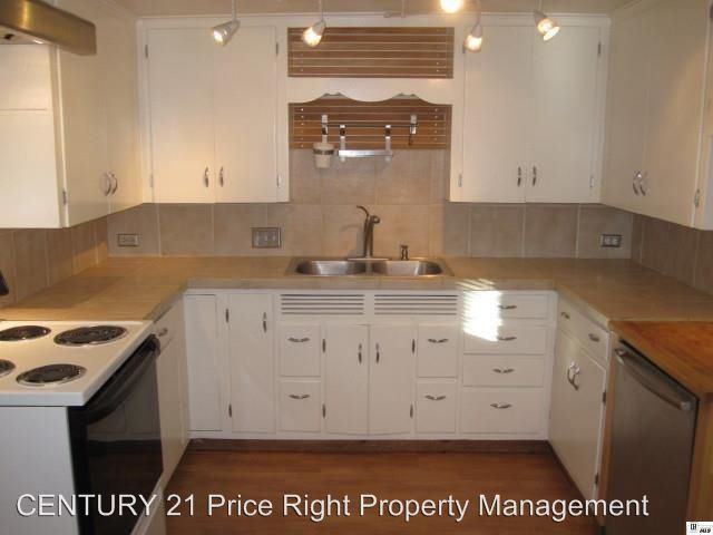 246 E Walnut St - Photo 3 of 12