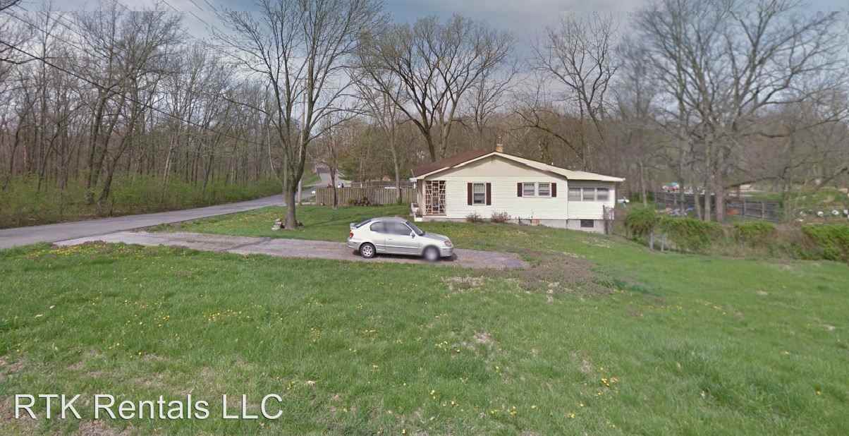 2607 E Walnut St - Photo 2 of 6