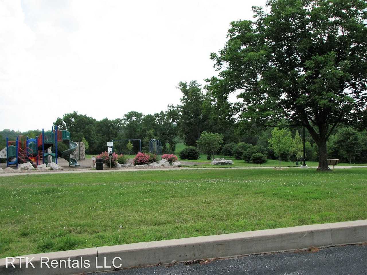 2607 E Walnut St - Photo 3 of 6