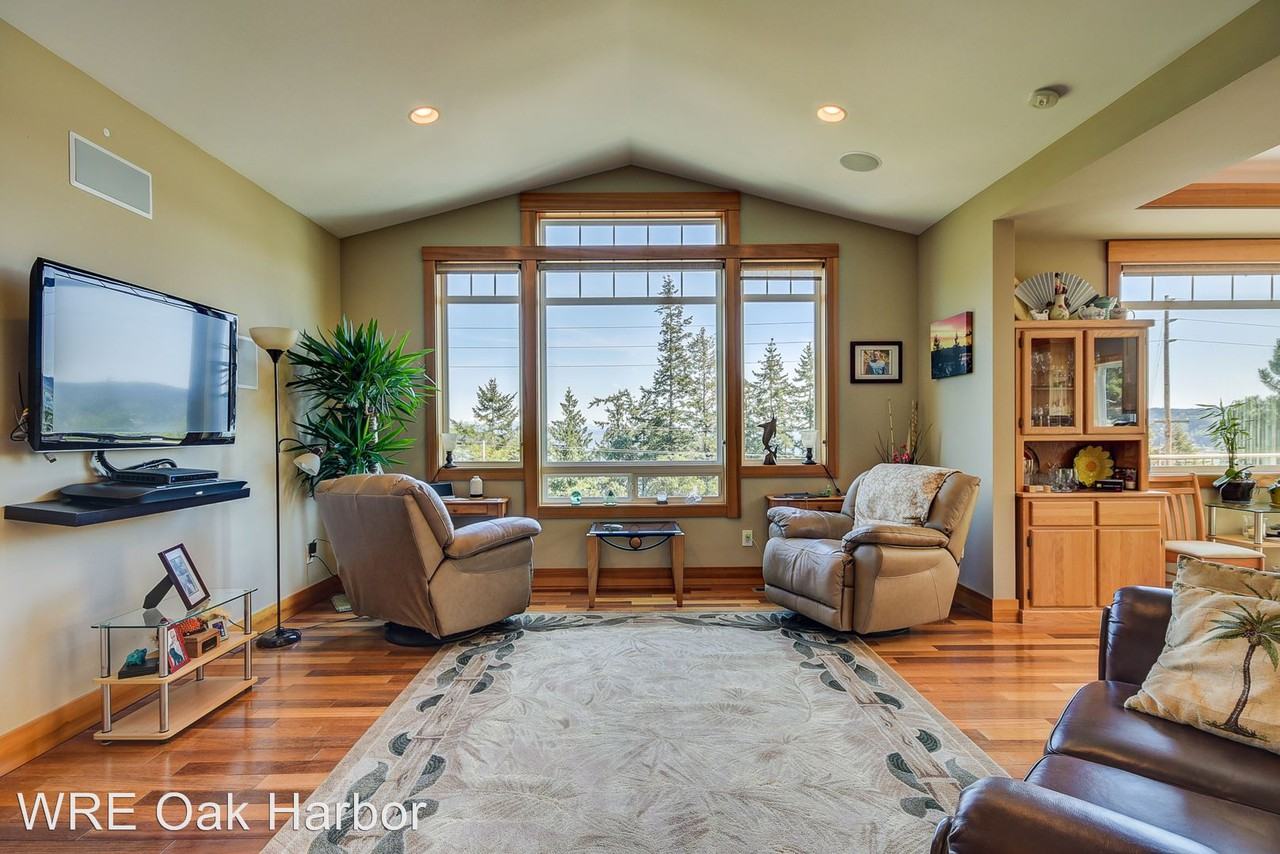 583 E Sunrise Blvd - Photo 3 of 17