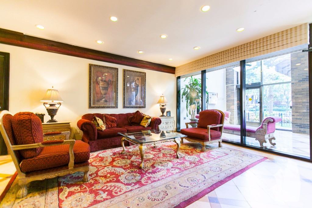 525 West Hawthorne Place #21088