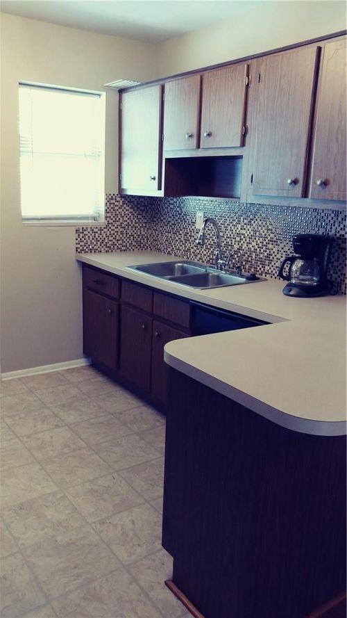 20 SE 12th St - Photo 3 of 5