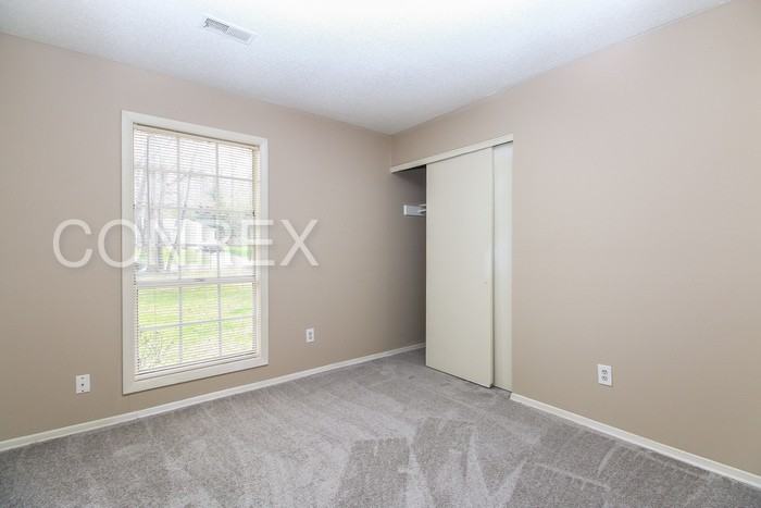 3202 Glen Hollow Rd - Photo 3 of 8