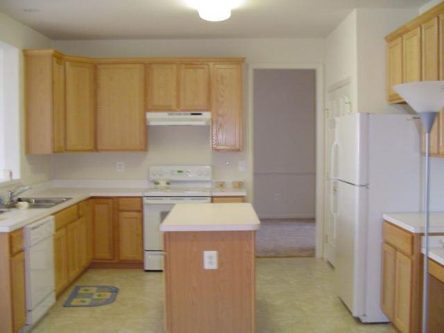 1801 Birch Bay Ct - Photo 2 of 7