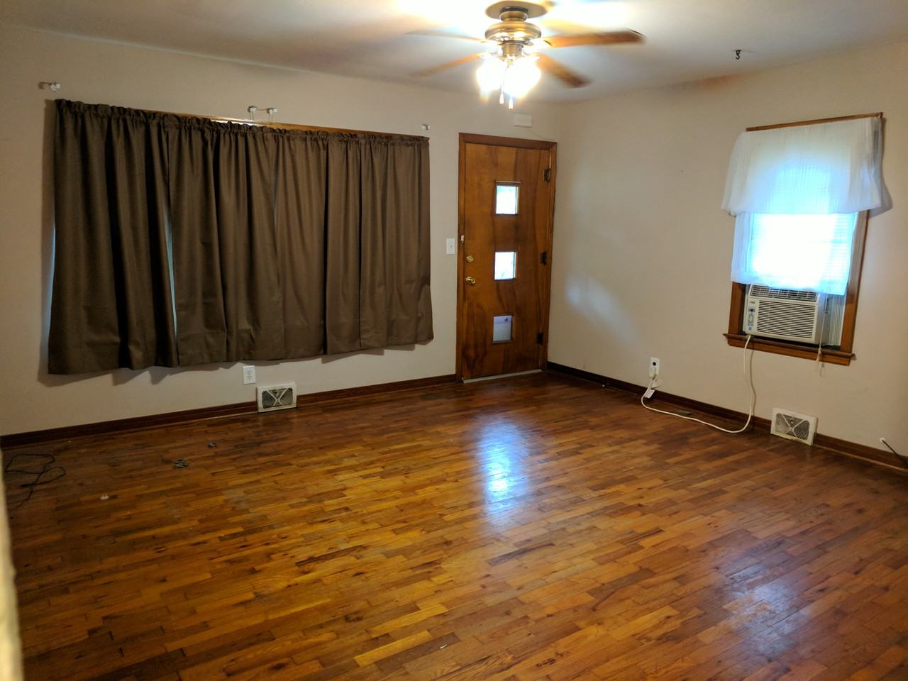 1311 N Woodlawn Ave - Photo 3 of 6