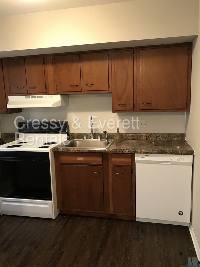 927 S 3rd St - Photo 2 of 18