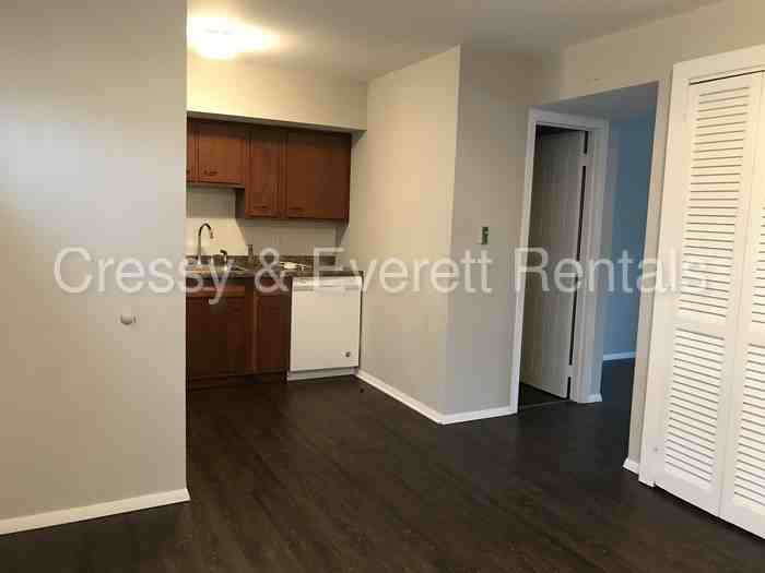 927 S 3rd St - Photo 3 of 18