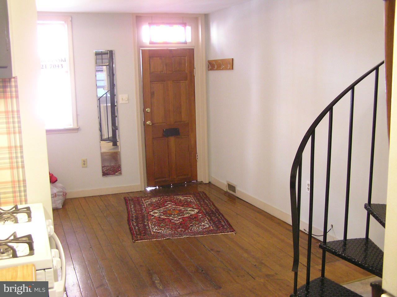 1537 Lancaster St - Photo 3 of 19