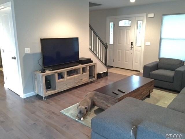 170 Bayview Ave - Photo 3 of 14