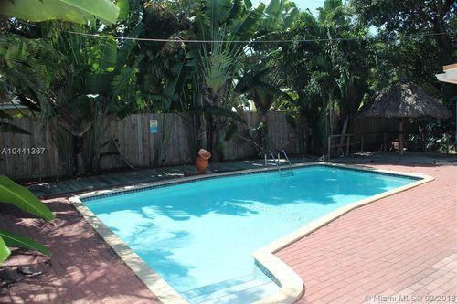 7898 NW 173rd St - Photo 2 of 2