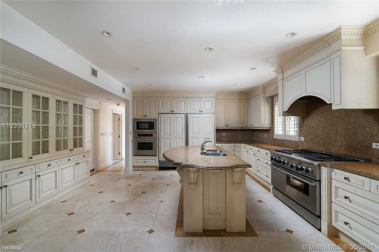 331 Casuarina Concourse - Photo 3 of 10