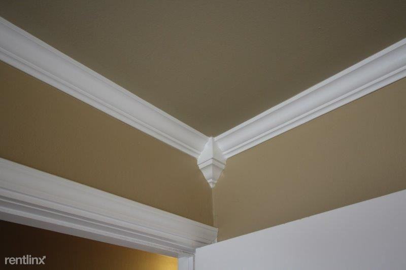 1044 Village Dr - Photo 3 of 11