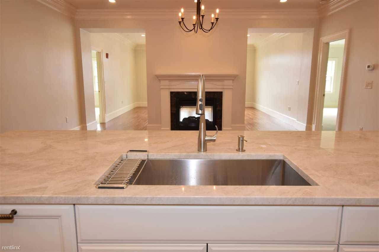 The Elmwood - Photo 3 of 10