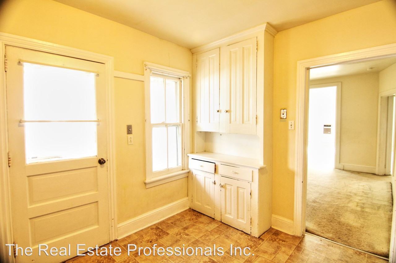 323 Glasgow St - Photo 3 of 10