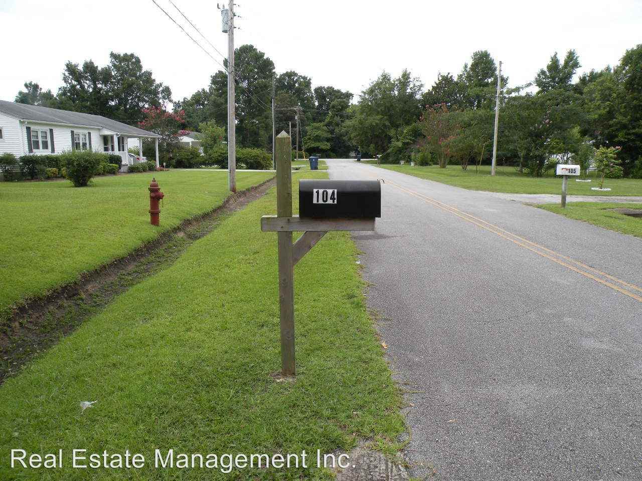 104 Hillcrest St - Photo 2 of 20