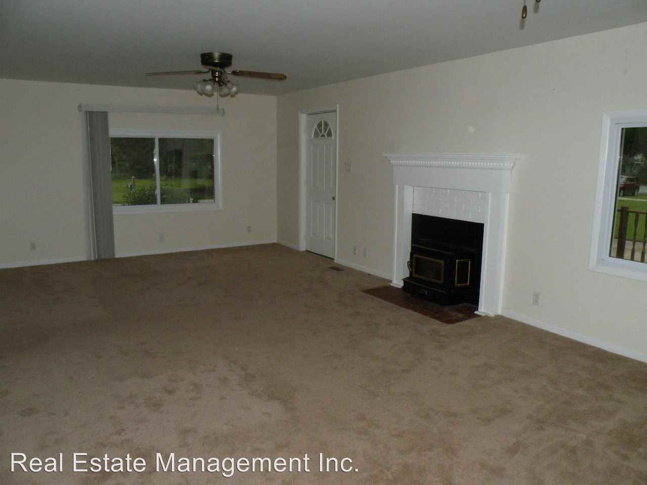 104 Hillcrest St - Photo 3 of 20